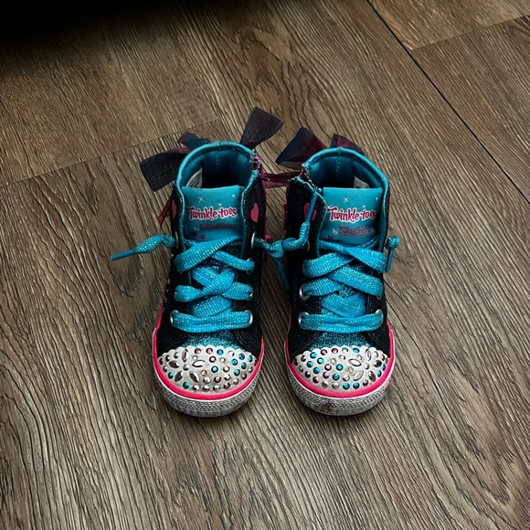 Kids Twinkle Toes Light Up Shoes - Picture 5 of 5